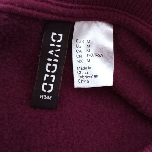 H&M MAROON & BLACK LACE BACK  "NOT AVERAGE" PULLOVER SZ.M EUC - Picture 5 of 7